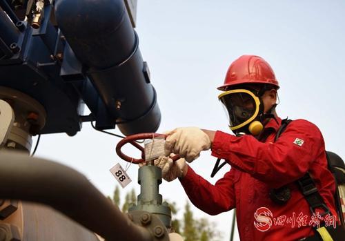 蜀南气矿油气当量突破千万吨